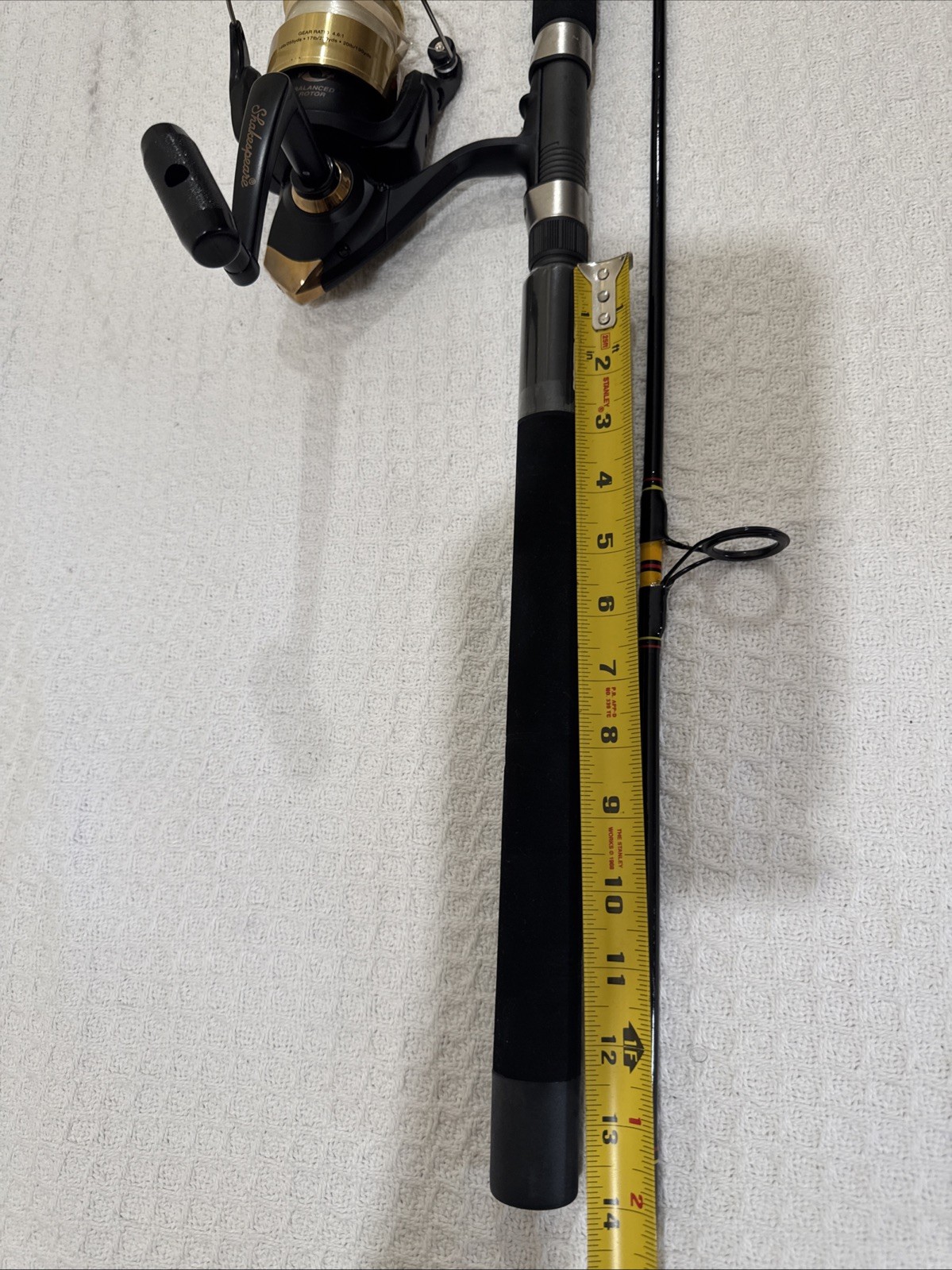 Shakespeare Ugly Stik BWS 1100 11’ Heavy Action Fishing Rod 12-40 lb Line Combo