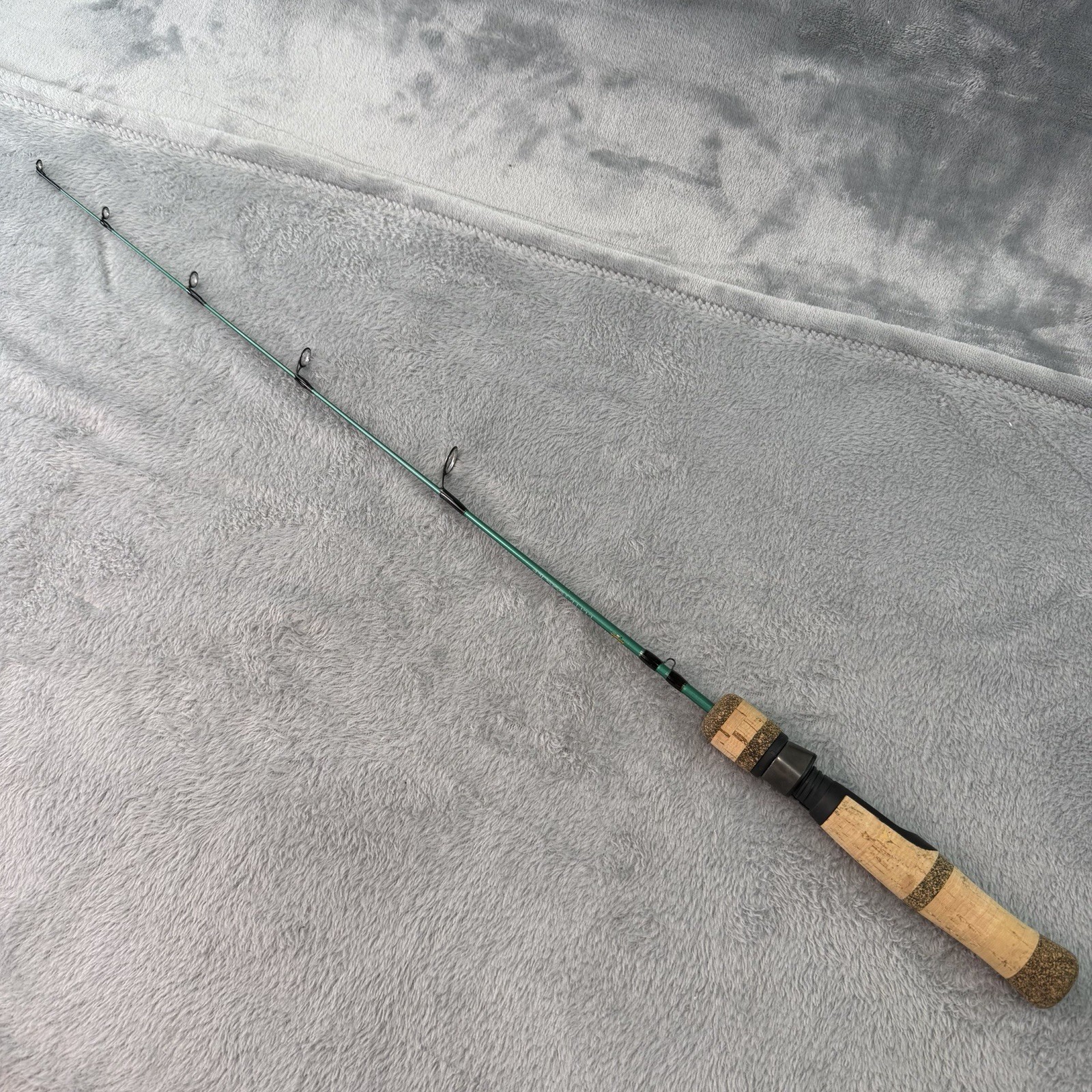 Fenwick Elite Tech Ice spinning rod 28″ Med Heavy Action 6-10 Lb ETICE28MH Y233