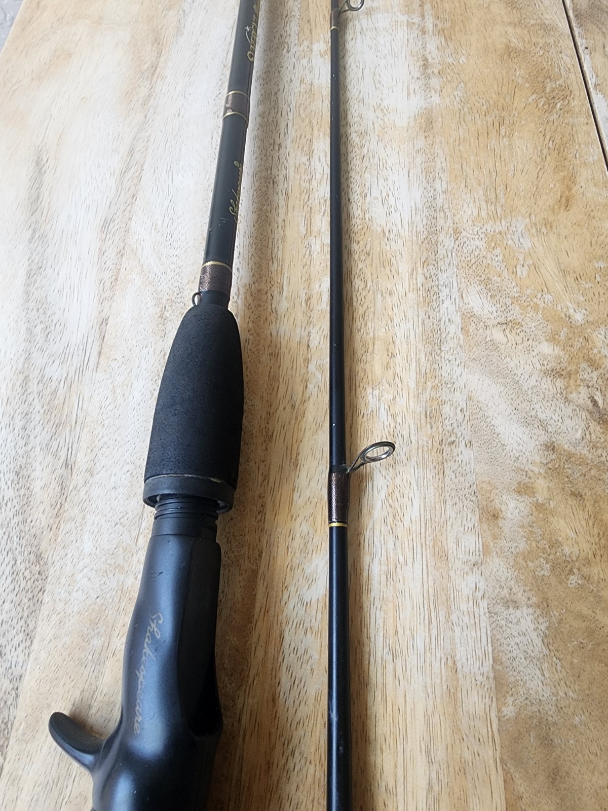 Vintage 2pc Synergy Classic Bait Casting Fishing Rod