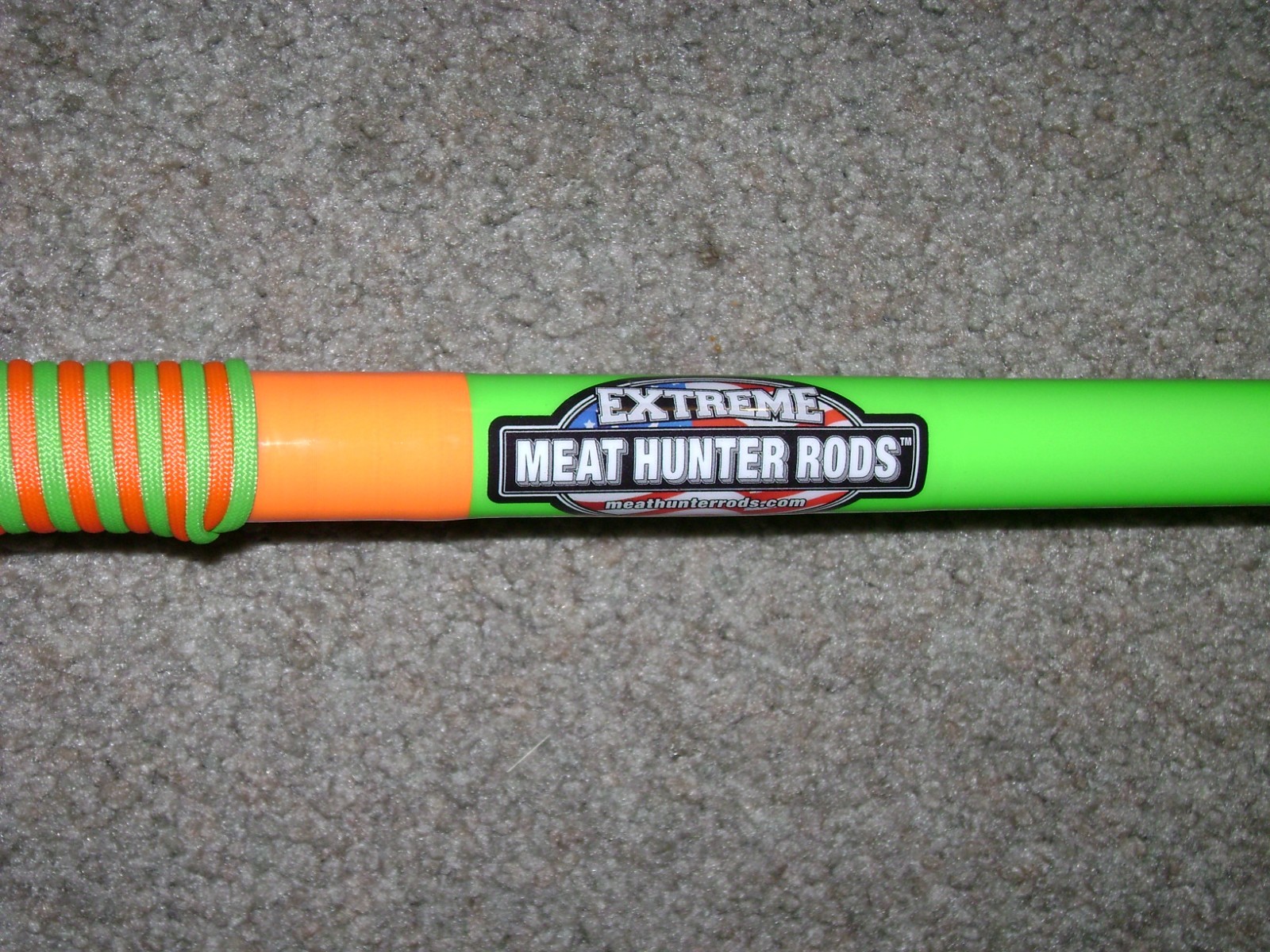 GLOW ROD MEAT HUNTER EXTREME 10′ HVY SPINNING -GLOWS GREEN -BIG FISH, SHARK !