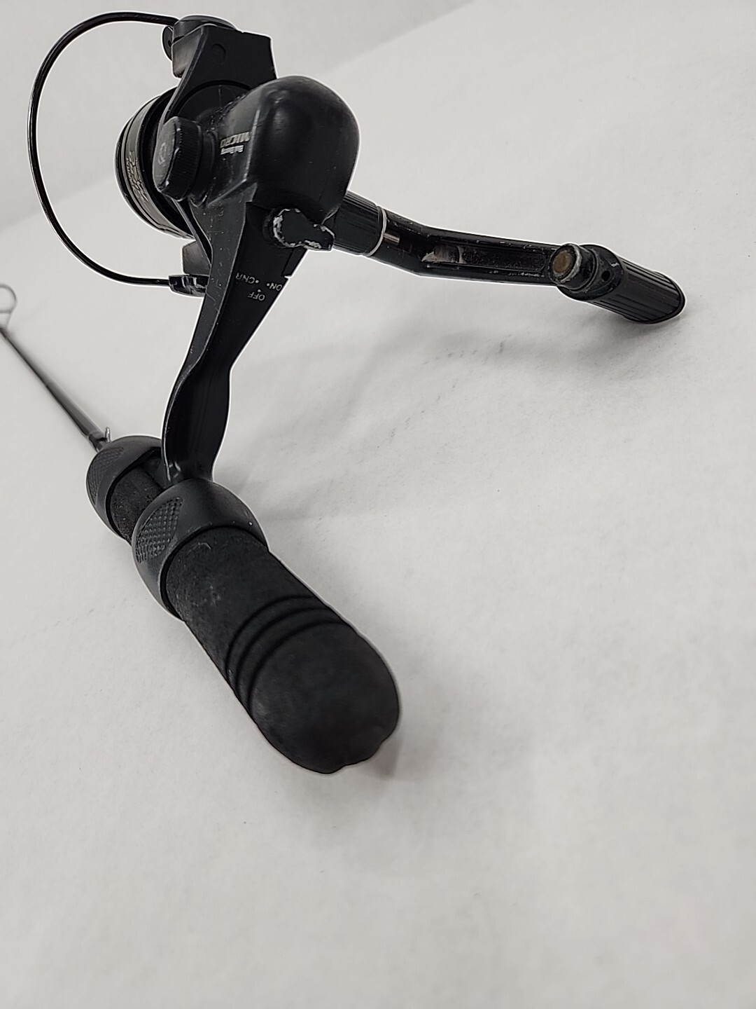 Berekley CE Ice Fishing Rod 30″ Medium Action 4-10 lb w/ Quantum Reel