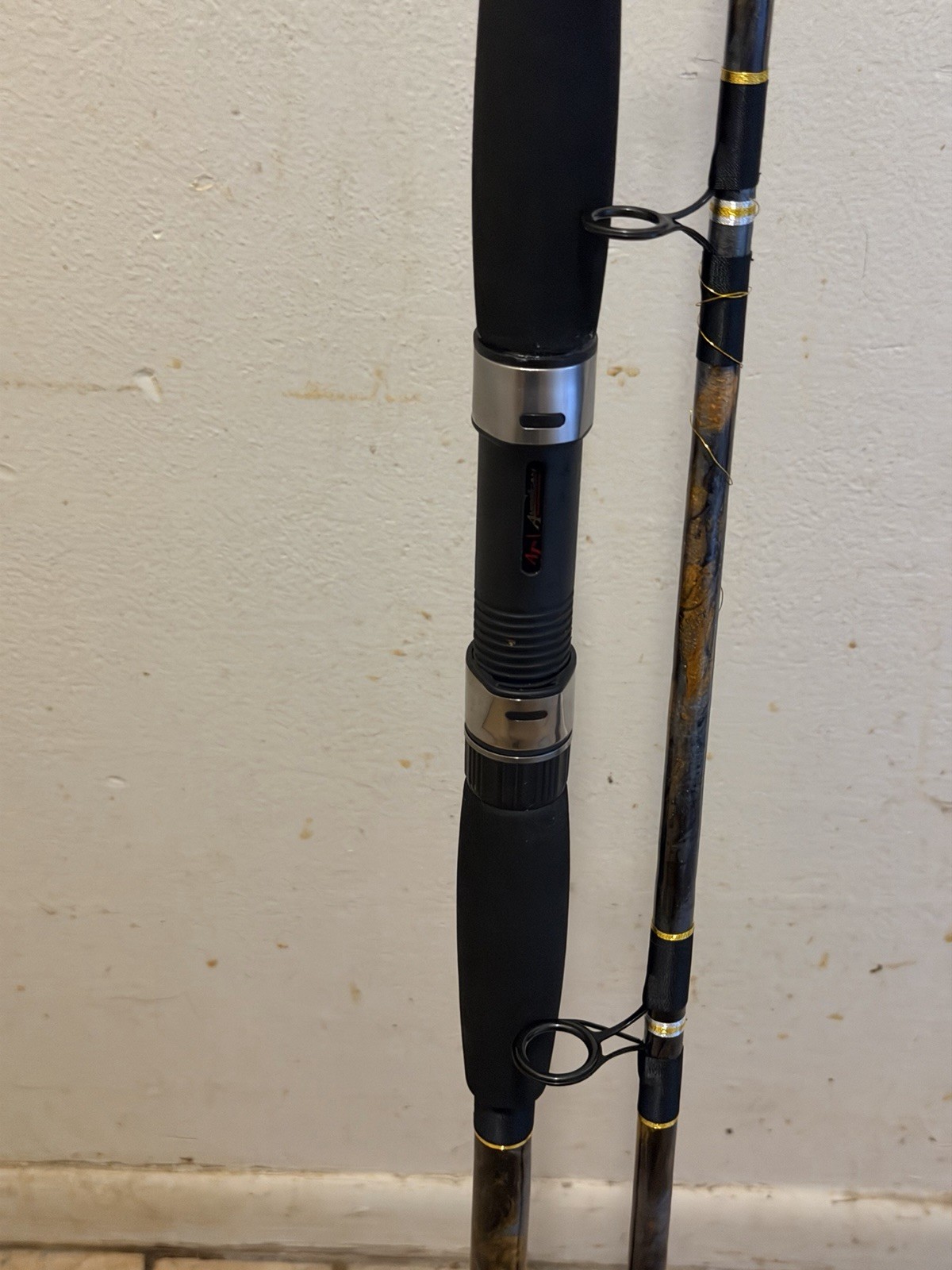 CUSTOM SURF PIER OR JETTY ROD 10 FT 20-40 LB BLACK SILVER AND GOLD NEW