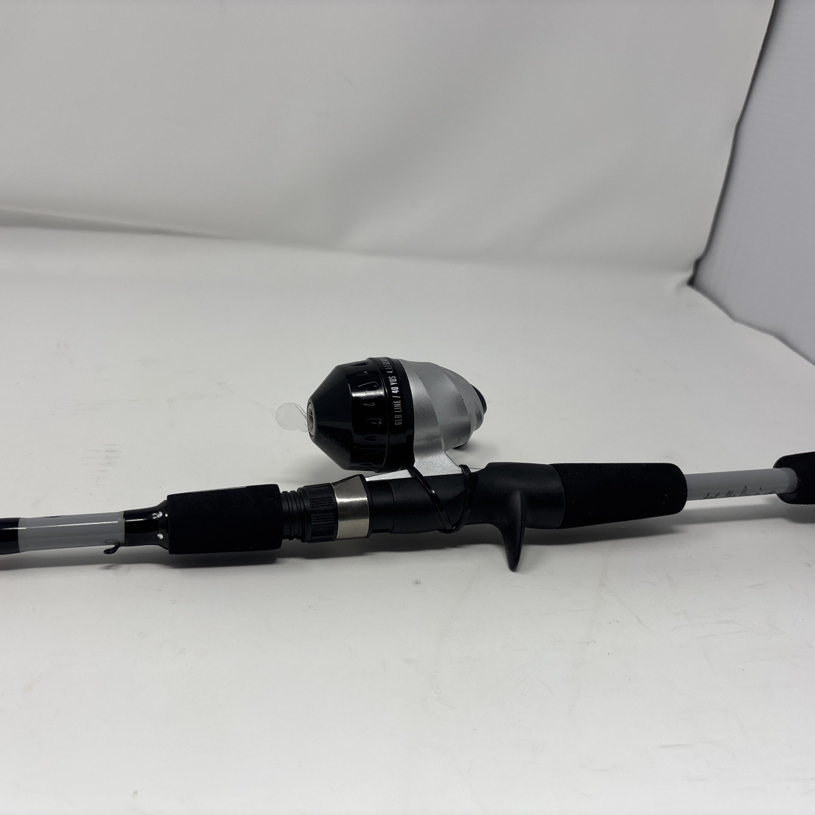DMF BAIT CO. 6lb Line/ 40 Yds Pro. Micro Spin Cast Fishing Pole W/Hooks & Bobber