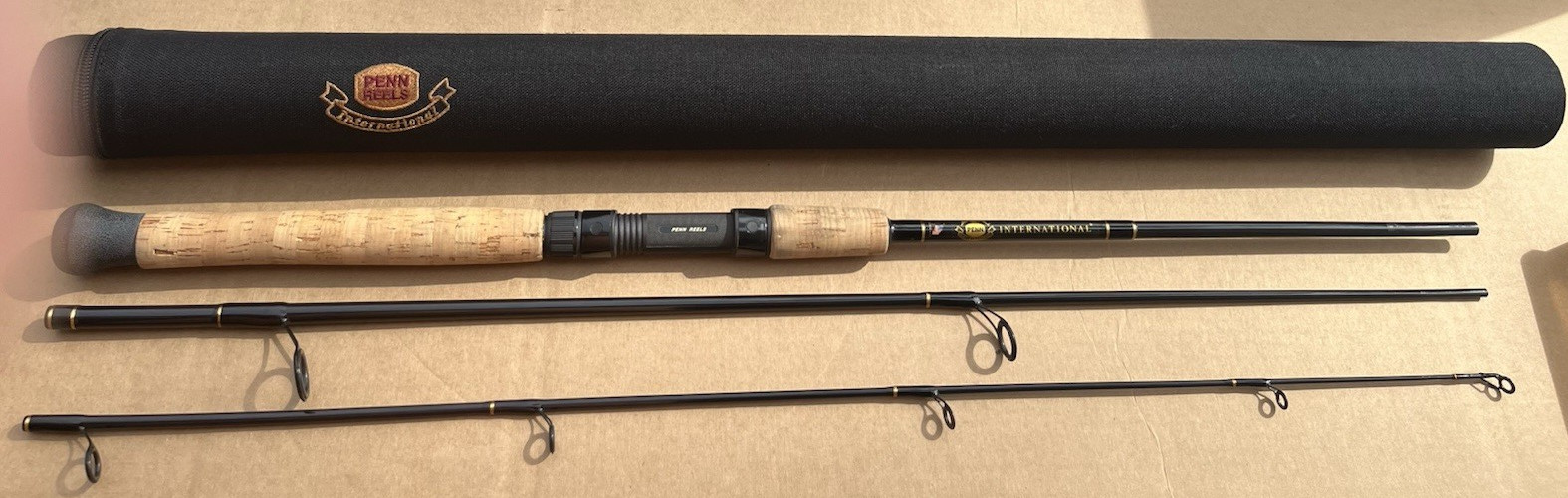 Vintage Penn International 1370 SM IGFA 12 lb. ( 6 kg. ) 7′ Spin 32″ tube