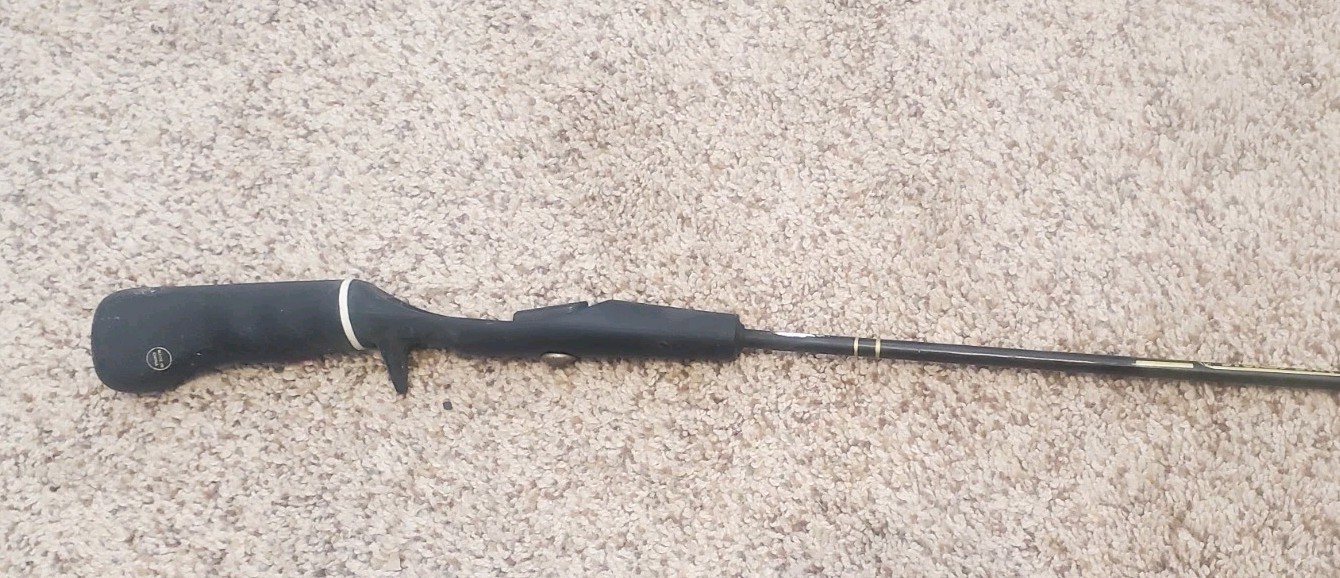 Shakespeare Sturdy Stik Casting Fishing Rod SC125 5.5′ Medium Action 2 Piece