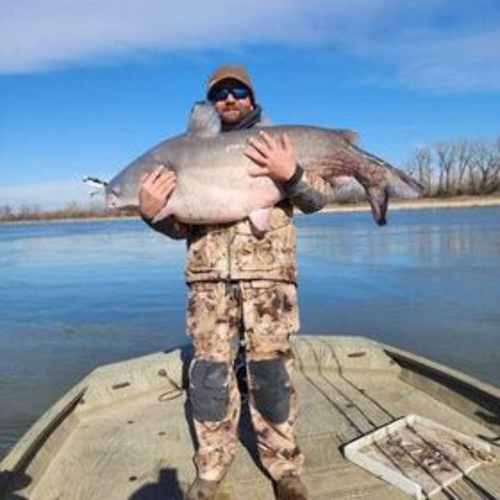 Catfish Pro 7’6″ Tournament Casting Rod One-Piece with Glow-in-the-Dark Tip