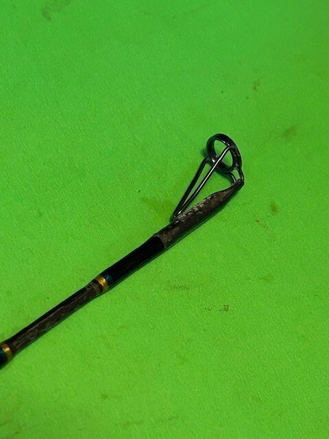 CUSTOM G LOOMIS 905 7 FOOT 2 INCH 15 TO 30 POUND CLASS CONVENTIONAL FISHING ROD