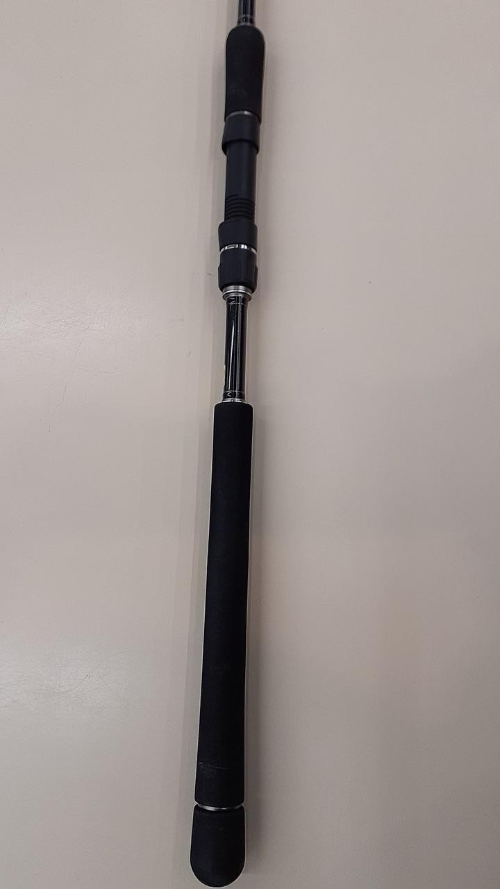 GAMAKATSU Luxxe Coyote S100M Shore Jigging Rod 2pcs 190g Used, Crack, Rust