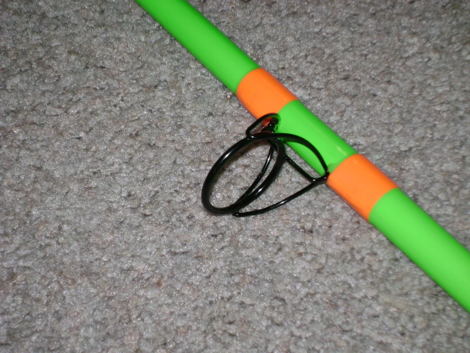 GLOW ROD MEAT HUNTER EXTREME 10′ HVY SPINNING -GLOWS GREEN -BIG FISH, SHARK !