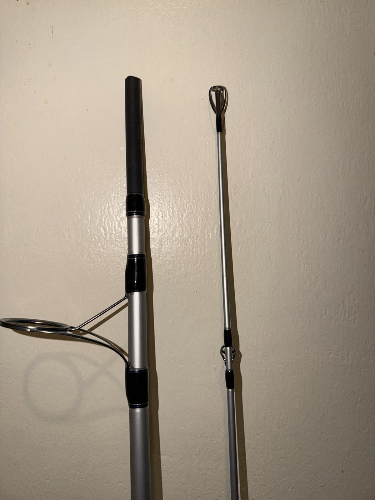 QUANTUM STRIVE SURF ROD SVS102H2040MF 10 FT 20-40 LB 2 PC BLACK,SILVER,BLUE