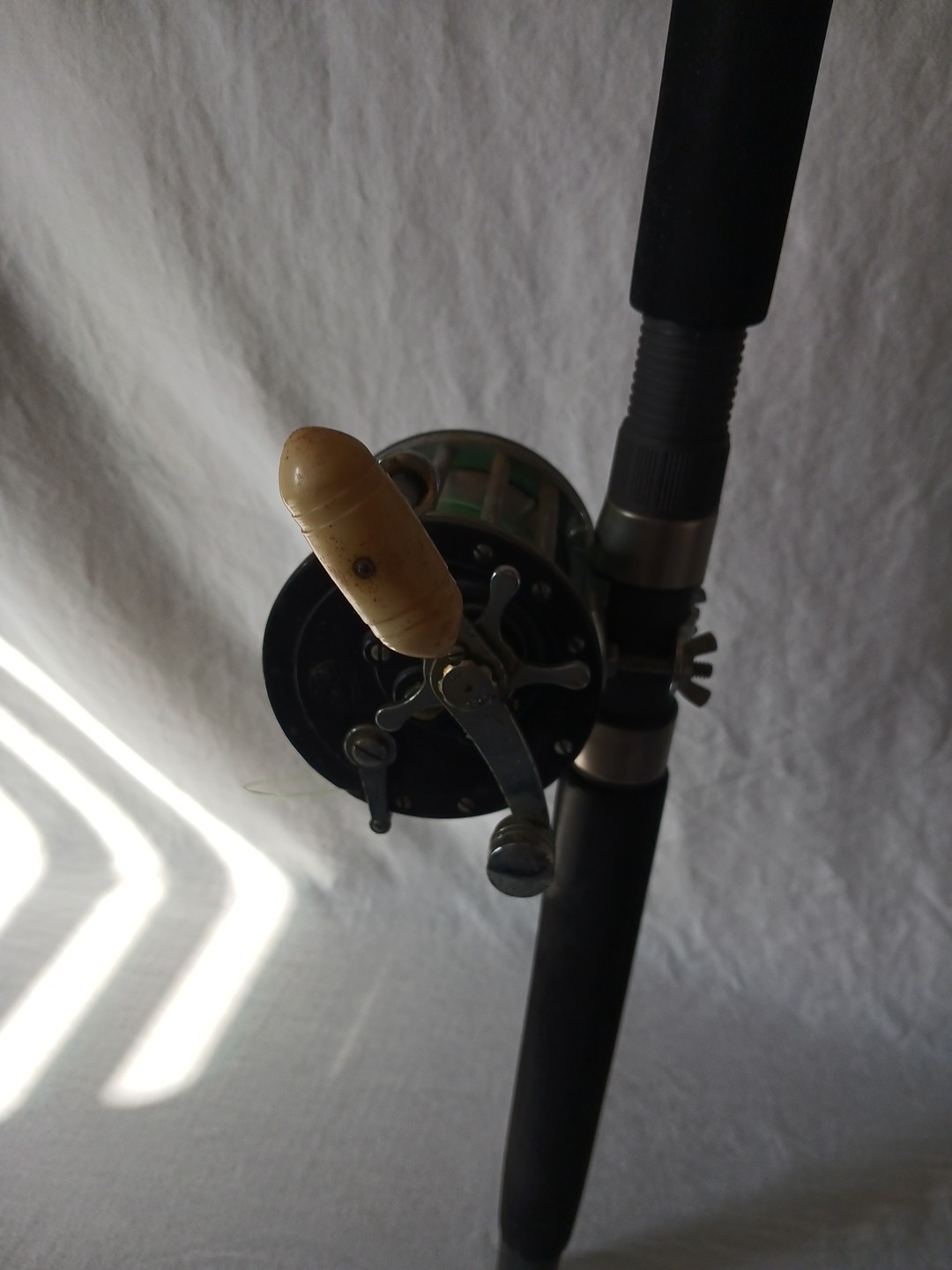 Shakespeare Tidewater Fishing Rod BTW60 SUR 6′ 30-80 lb + Penn Longbeach 67 Reel