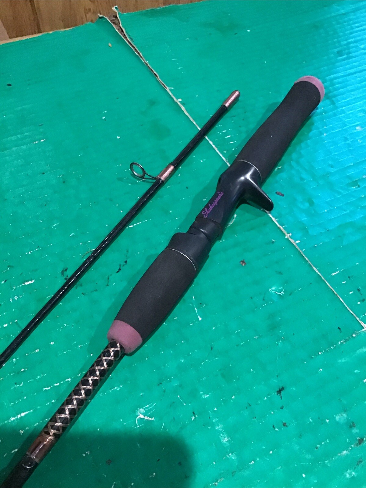 Lady Ugly Stik (SCLADY 1100 56) 2-pc Casting Rod Spincast Baitcast Style 5’6″
