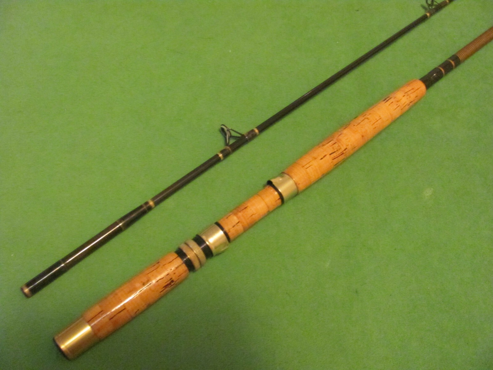 VINTAGE CUSTOM-MADE FEATHERLIGHT 7′ 8″ MOOCHING 2-PIECE FISHING ROD