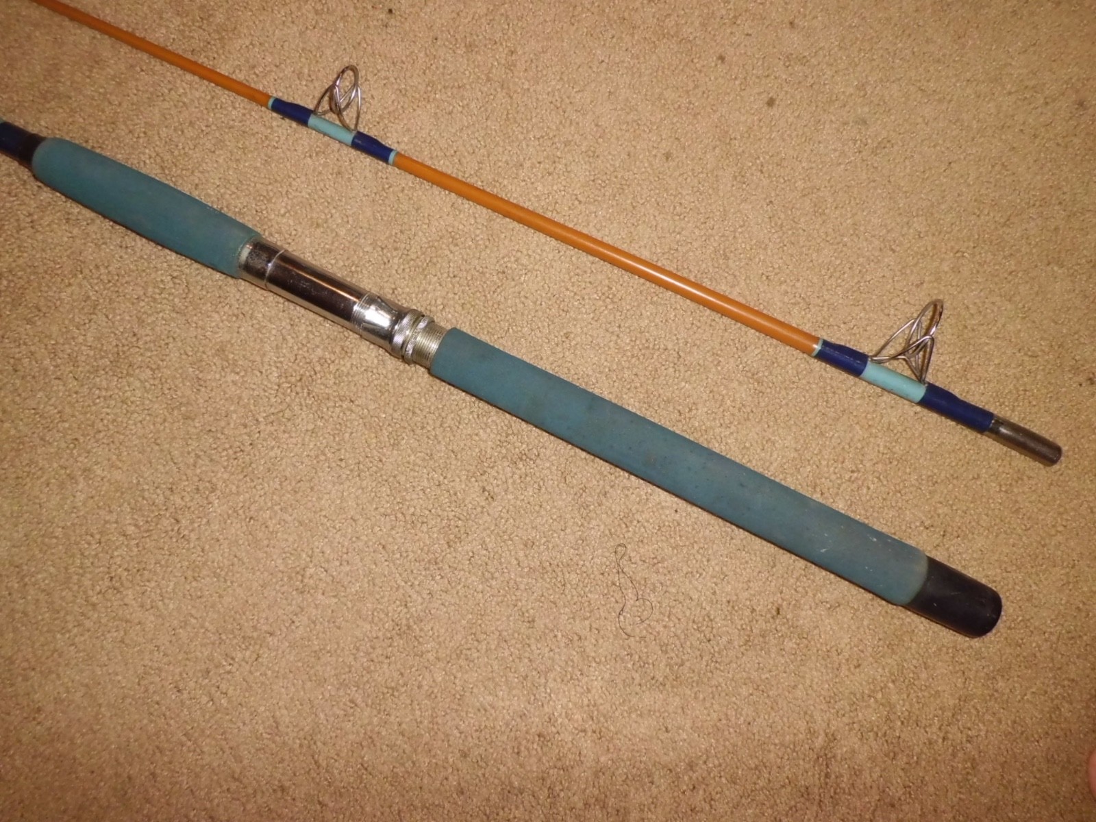 Vintage SABRE #1222 Golden 2 pc Spinning 8’6″ Rod made in USA- 10-30 lb test