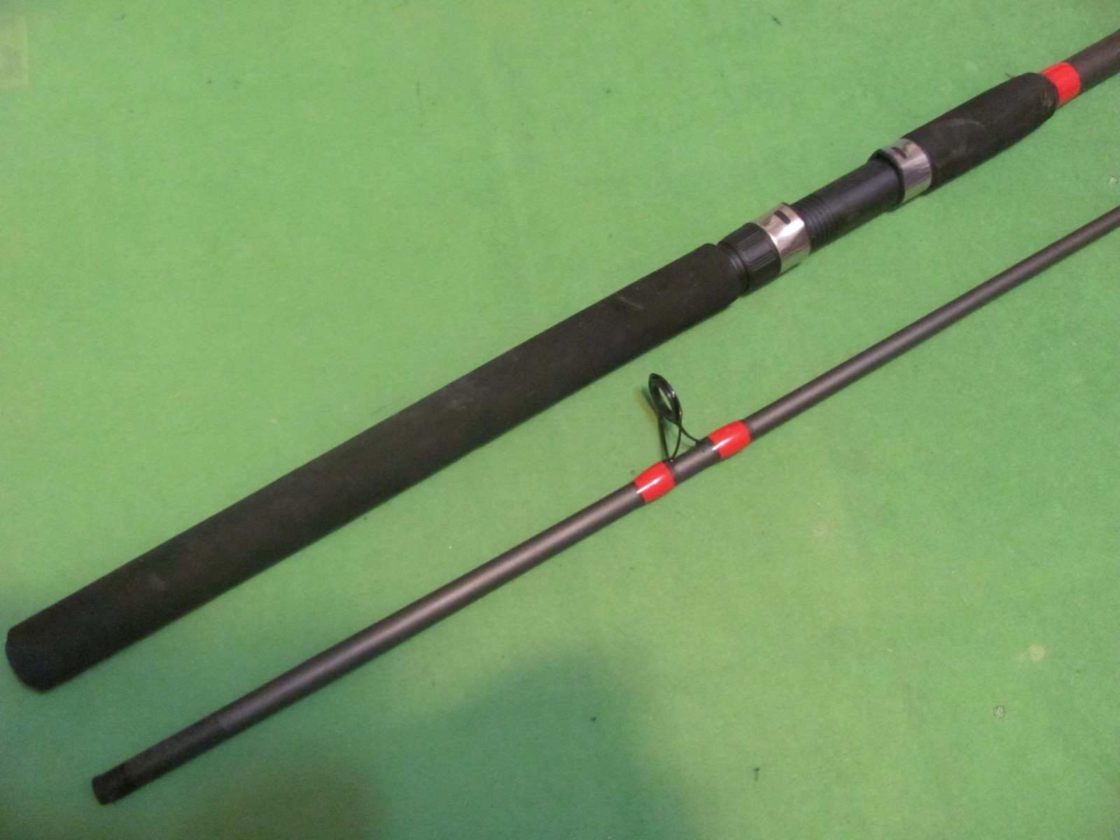 Tsunami RIGGED N READY 9′ 0″ Medium Heavy Action 2-Piece Spinning Surf Rod.