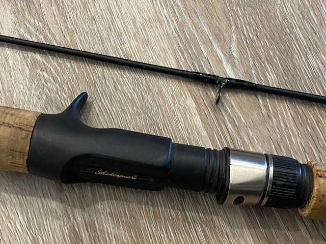 Shakespeare Intrepid Titanium CA3086 2M Med Action 2 Pc 6-12 lb Line Casting Rod