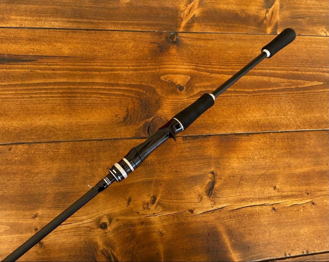 Bass Carbon Rod 6ft 1.8M 2-Piece Versatile Bait Casting Fishing Rod