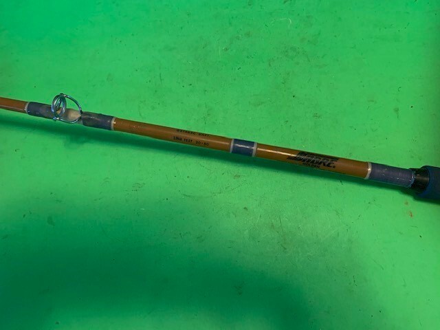 VINTAGE SABRE GOLDEN 6 FOOT 6 INCH 20 TO 50 POUND RATED CONVENTIONAL FISHING ROD