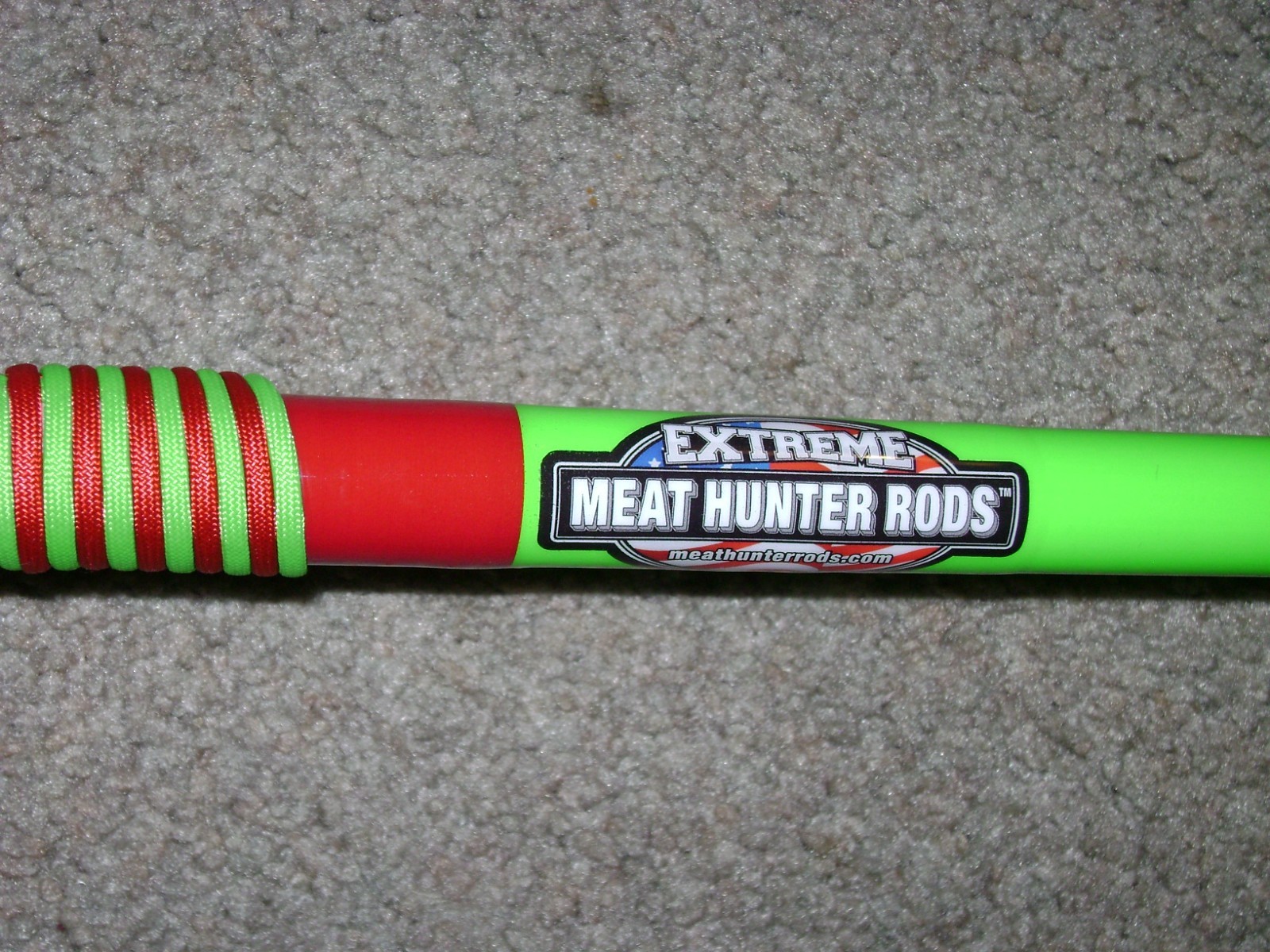 GLOW ROD MEAT HUNTER EXTREME 10′ HVY SPINNING -GLOWS GREEN -BIG FISH, SHARK !