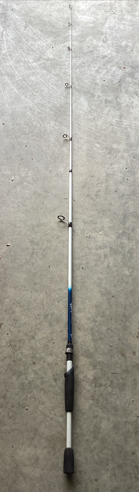 South Bend 6’6” Trophy Stalker Medium 2 Pc Spinning Fishing Rod. TS662MSP. Nice!