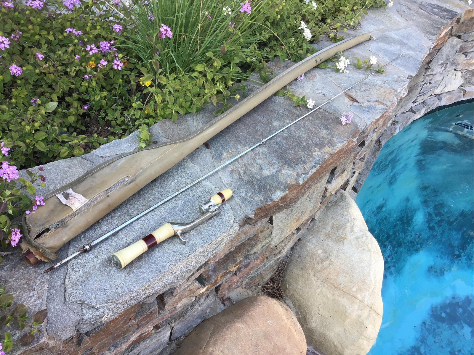 Vintage Orchard Industries “ACTION ROD” WHITE & MAROON Bakelite Handle-#R7