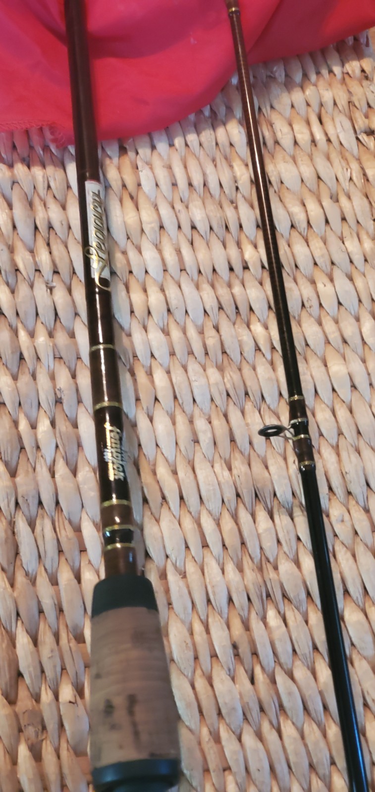 Near Mint Fenwick Legacy LG 86c L-2 8’6″ 2pc Light 4-15lb Casting rod W/sock