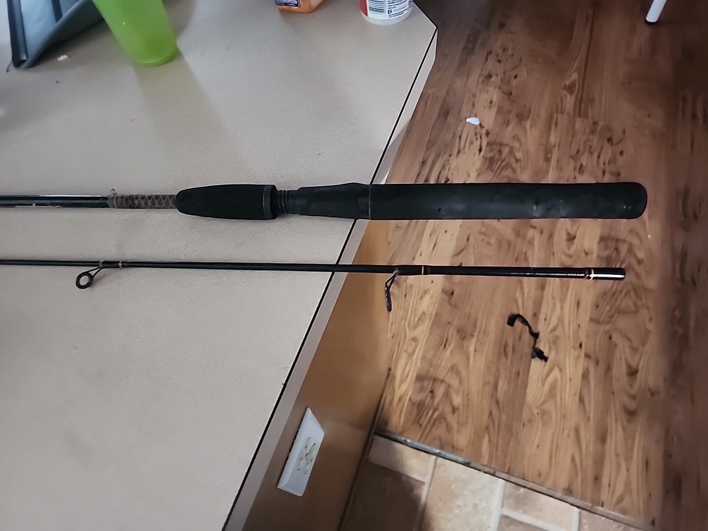 SHAKESPEARE SPL 1100 7′ UGLY STIK 2 PC MEDIUM ACTION FISHING ROD 6-15 Lb Line