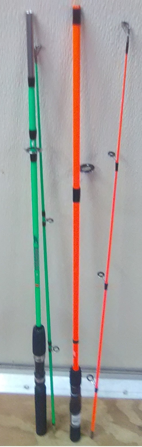 Lot of 2 6′ fishing rods Zebco and Crocodile