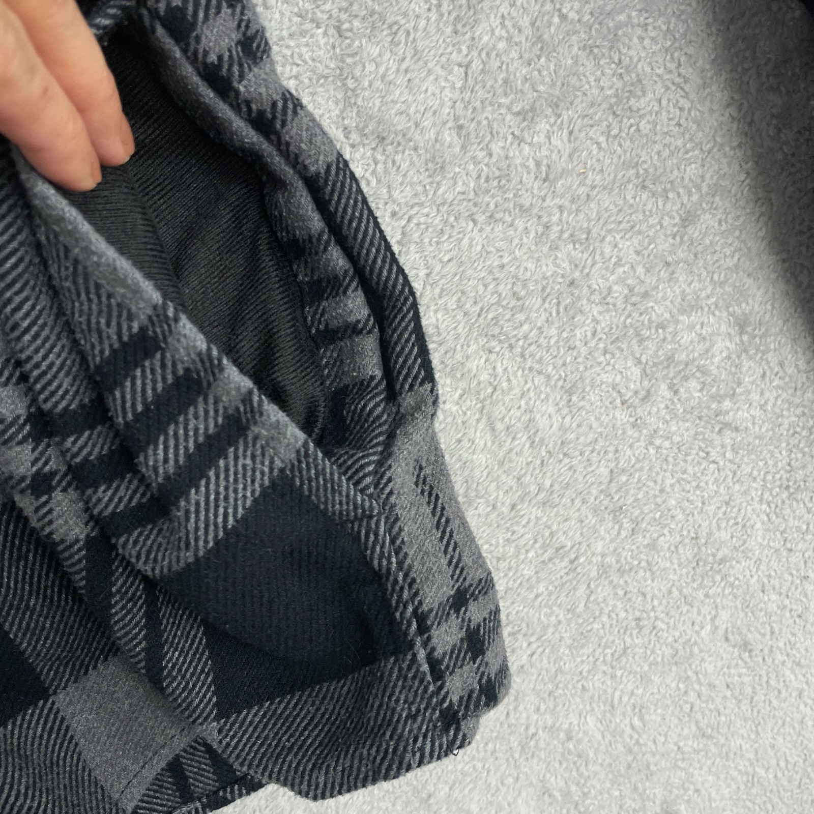 Orvis Men’s M Black & Gray Plaid Button-Up Flannel Shirt Jacket G1572