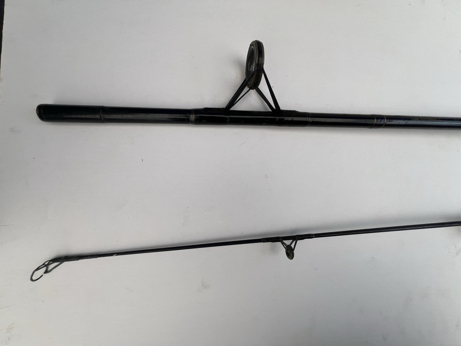 South Bend Black Beauty 2 Piece 10-20lb Spinning Rod Fishing pole 3556 Vintage 7