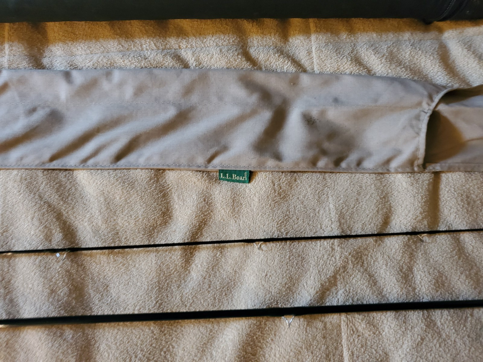 Cabela’s Fish Eagle II IM6 GFII 865 Graphite 8’6″ 2 Piece w Hard Tube/Case