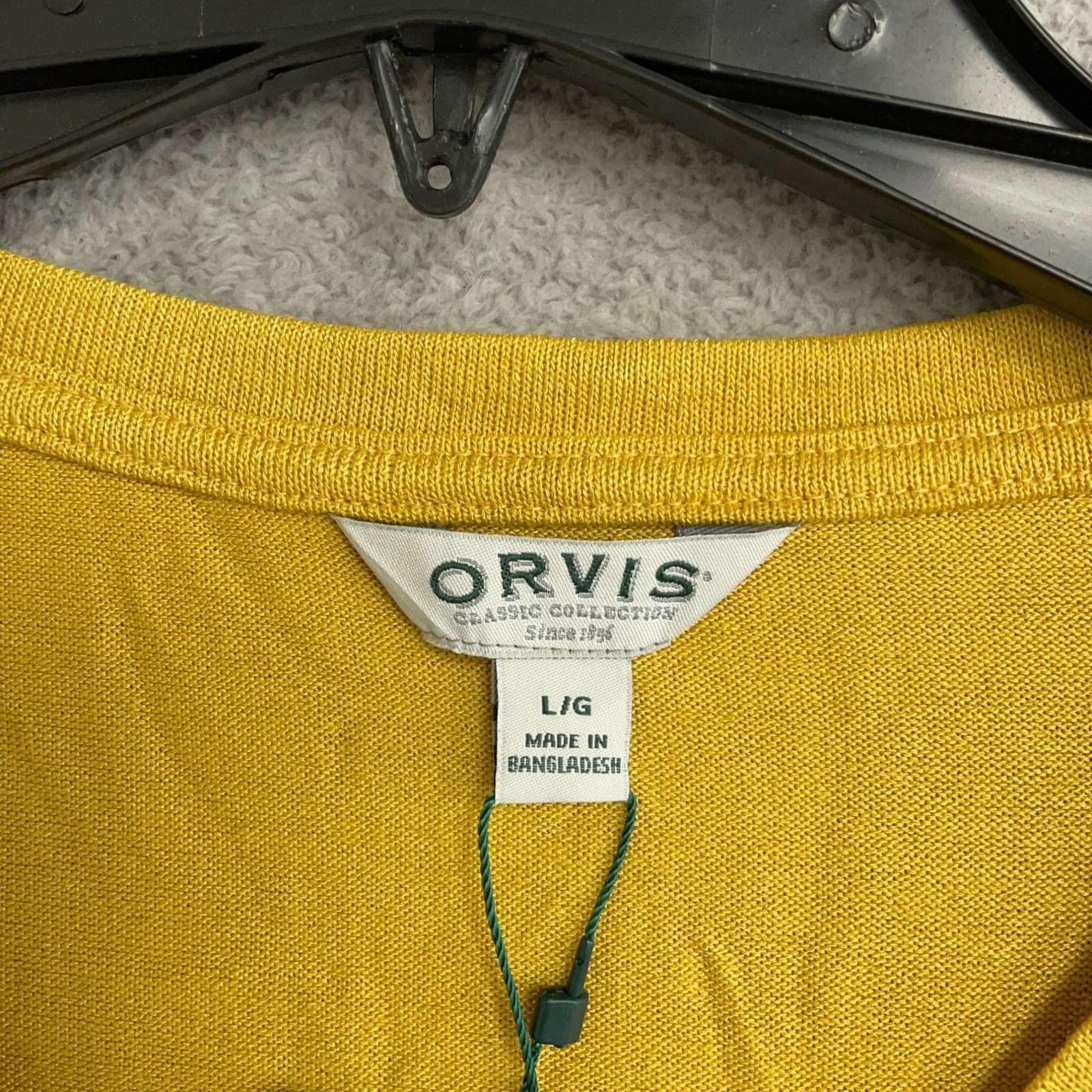 Orvis Women’s L Yellow V-Neck Short Sleeve Top Polyester Blend P0373
