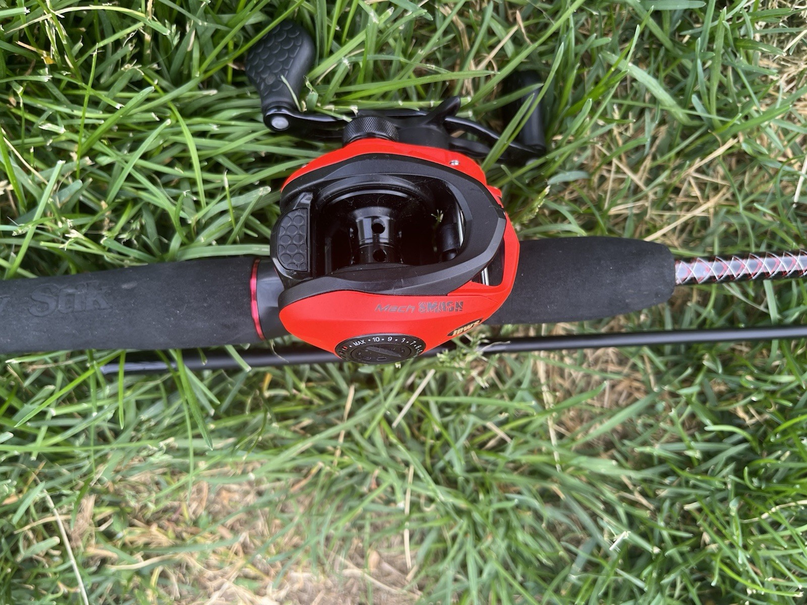 Ugly Stik GX2 and Spinning Rod 7′ Medium Action 2 Piece (Rod and Reel)