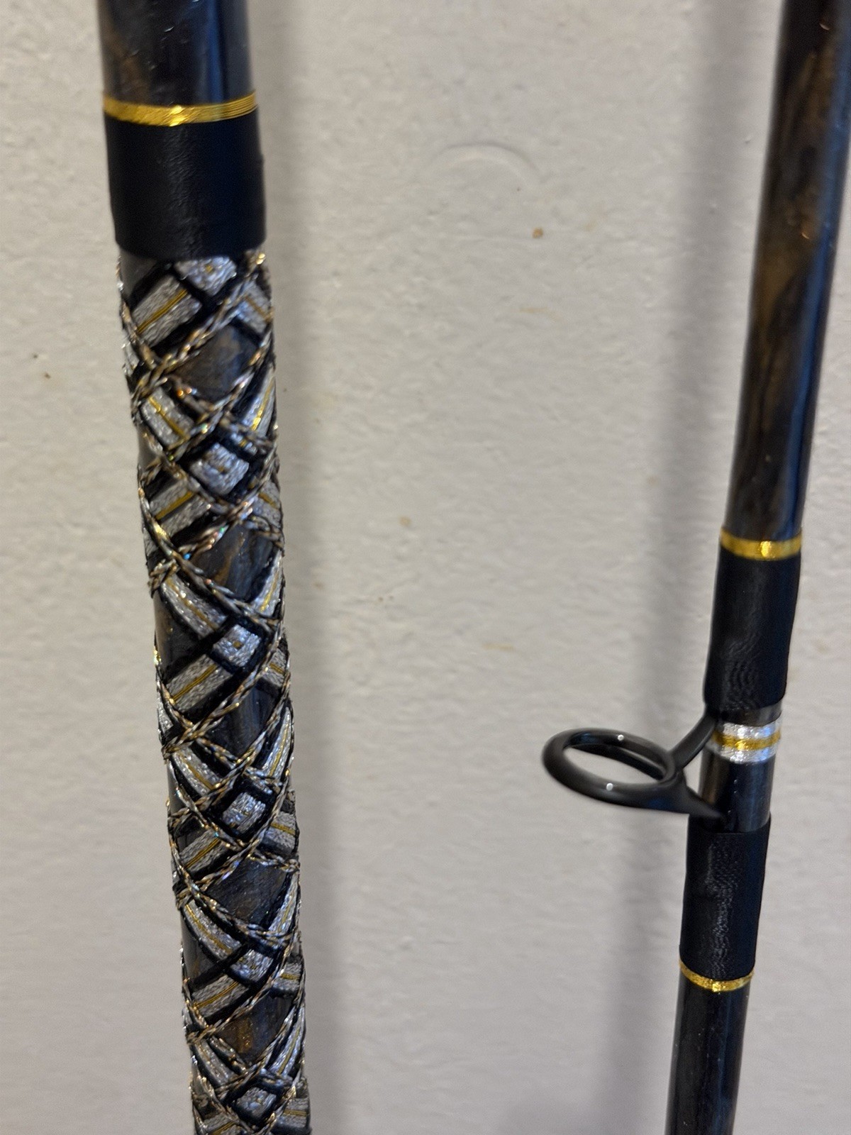 CUSTOM SURF PIER OR JETTY ROD 10 FT 20-40 LB BLACK SILVER AND GOLD NEW