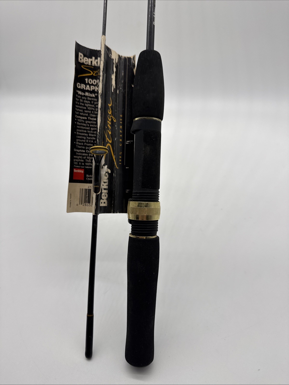 Berkley Stinger ST-21 5′ 6″ Lt action 2 pc spinning rod Vintage