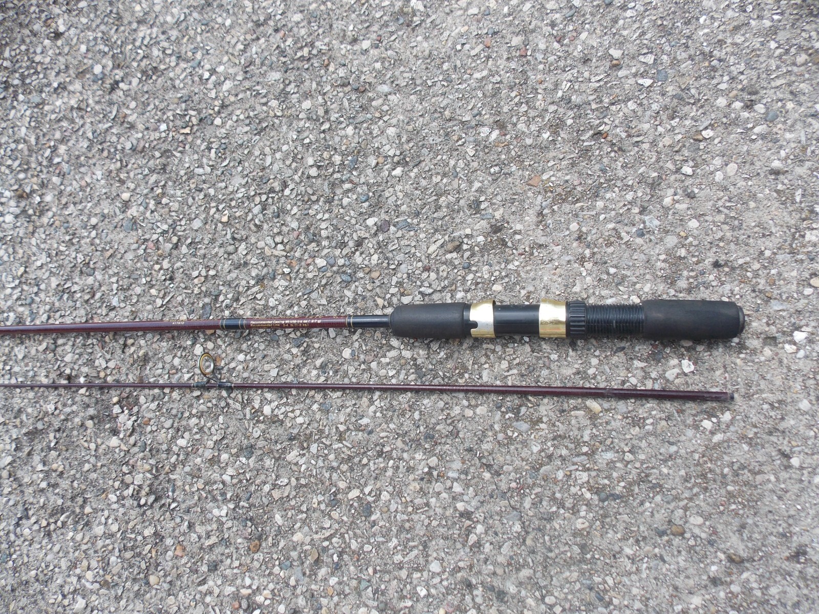 Daiwa APOLLO GOLD #1910 U.L. 5-1/2′ Graphite Spinning Rod (2Pc) 1/16-1/4oz 2/26