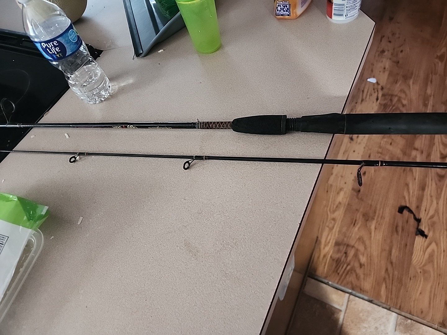 SHAKESPEARE SPL 1100 7′ UGLY STIK 2 PC MEDIUM ACTION FISHING ROD 6-15 Lb Line