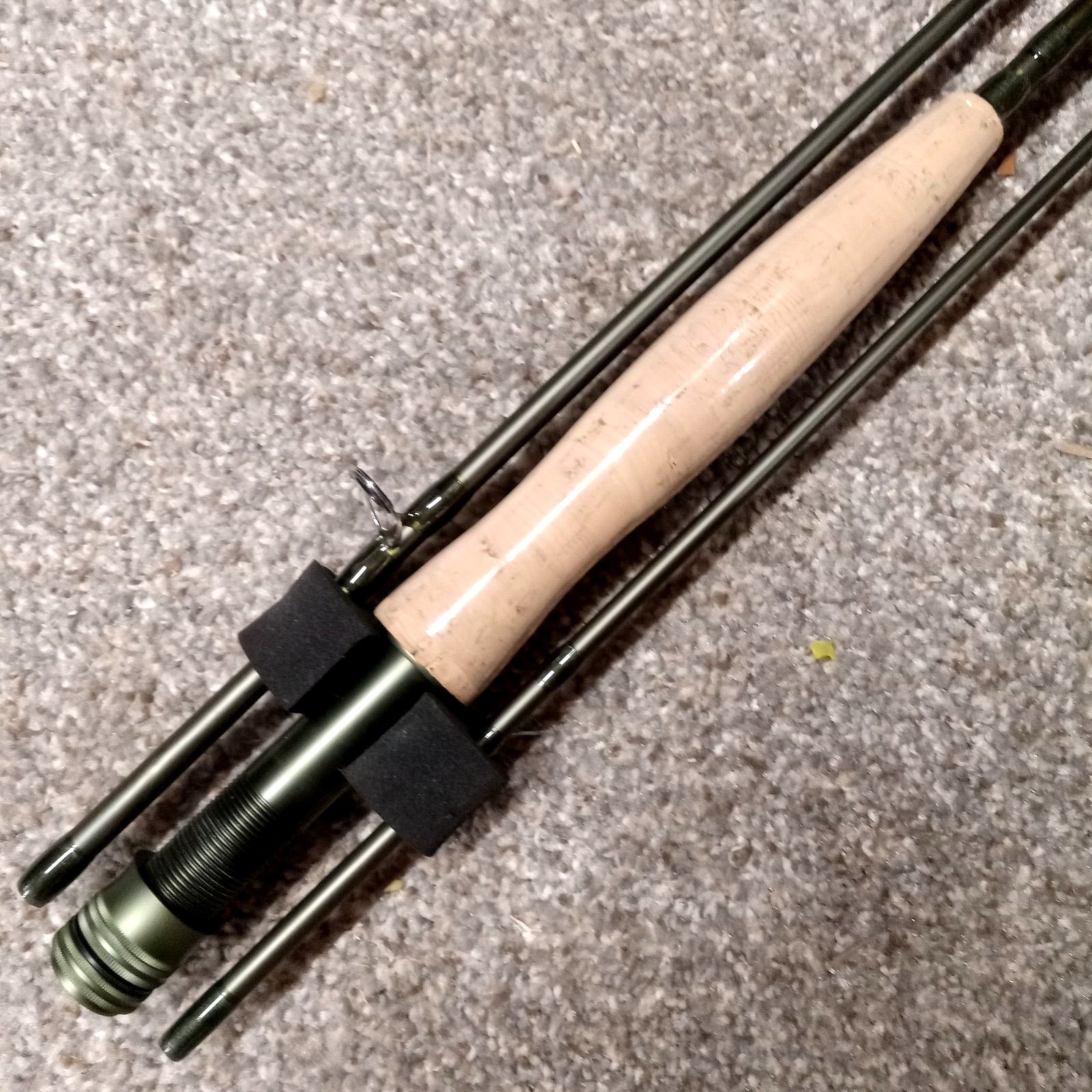 4 PIECE #4 V-EXPLORER 8′-6″ FLY ROD UN-USED IN TUBE