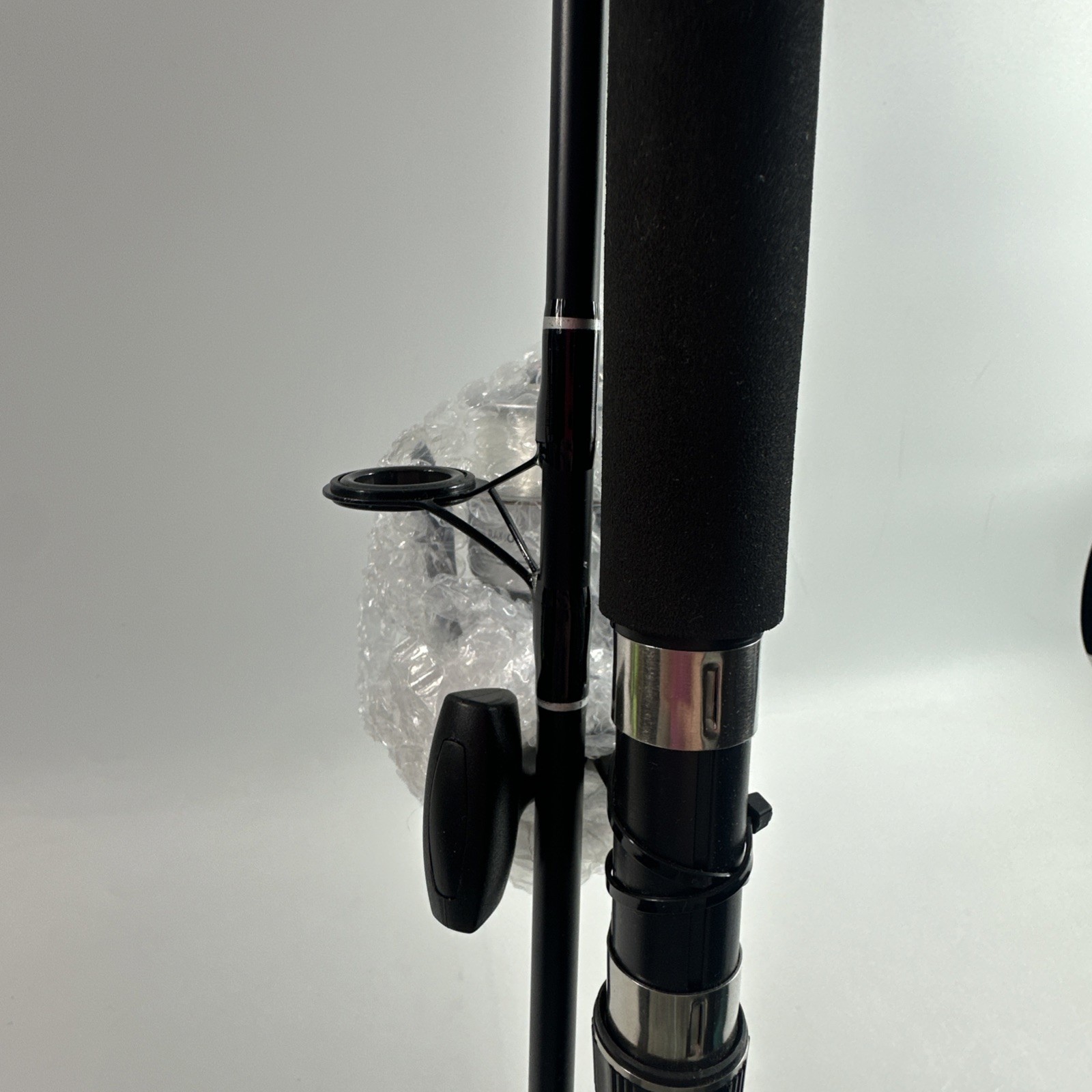 Sea Striker Fishing Pole and Reel SS8B LINE WEIGHT 10-25 JE21 ST5080 NEW