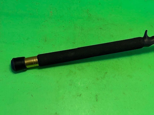CUSTOM G LOOMIS 905 7 FOOT 2 INCH 15 TO 30 POUND CLASS CONVENTIONAL FISHING ROD