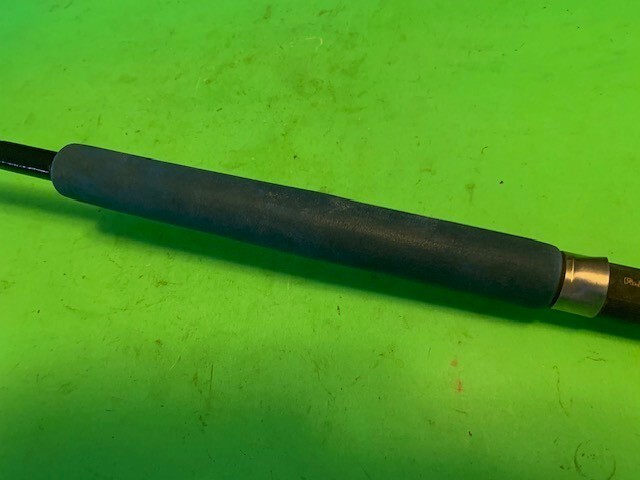 VINTAGE GOLDEN SABRE STROKER 6 FOOT 6 INCH 20 TO 50 POUND RATED FISHING ROD