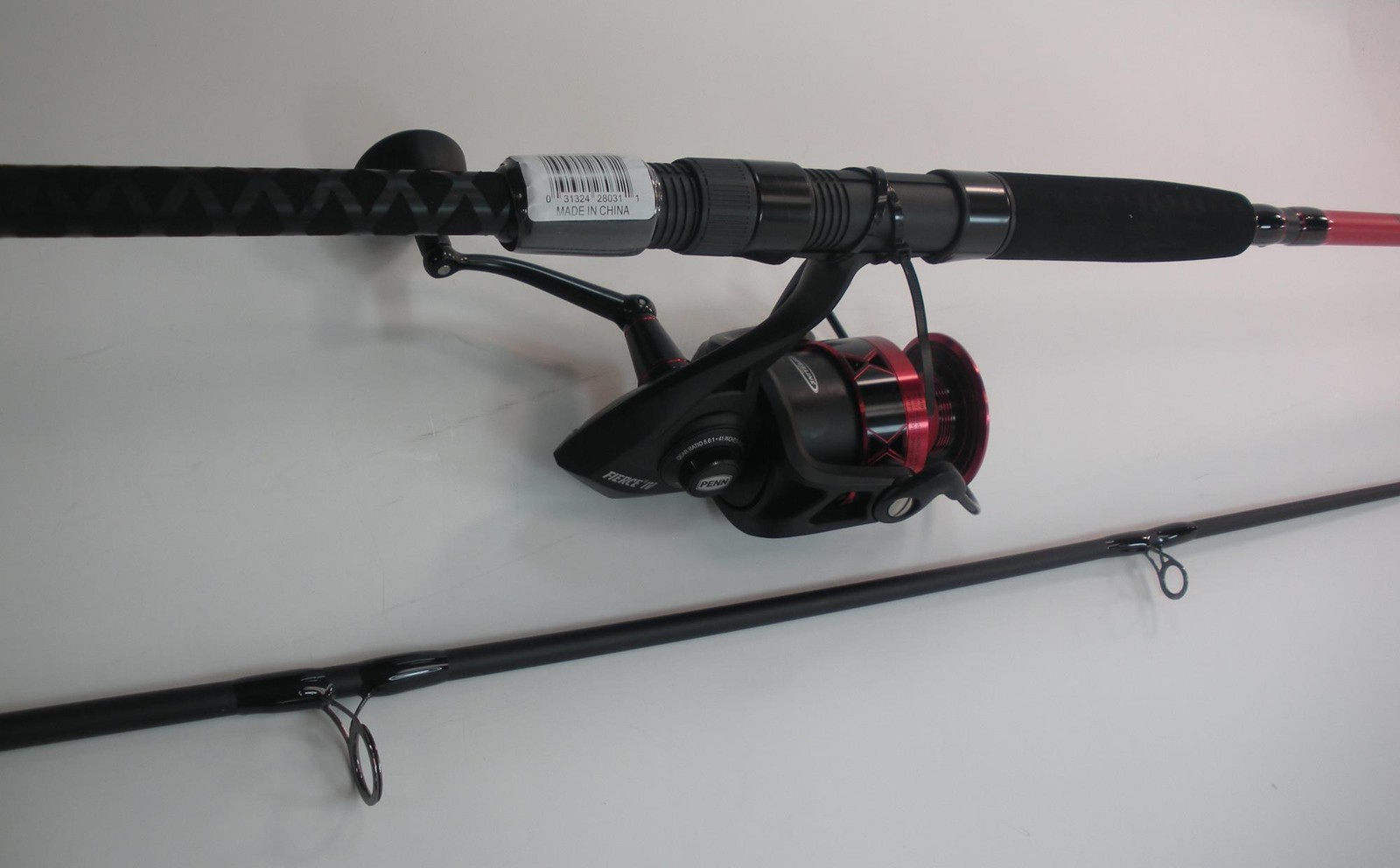 Penn 1558677 Frciv6000902mh Combo 6000 FierceIV Reel with 9ft MH Action Surf Rod