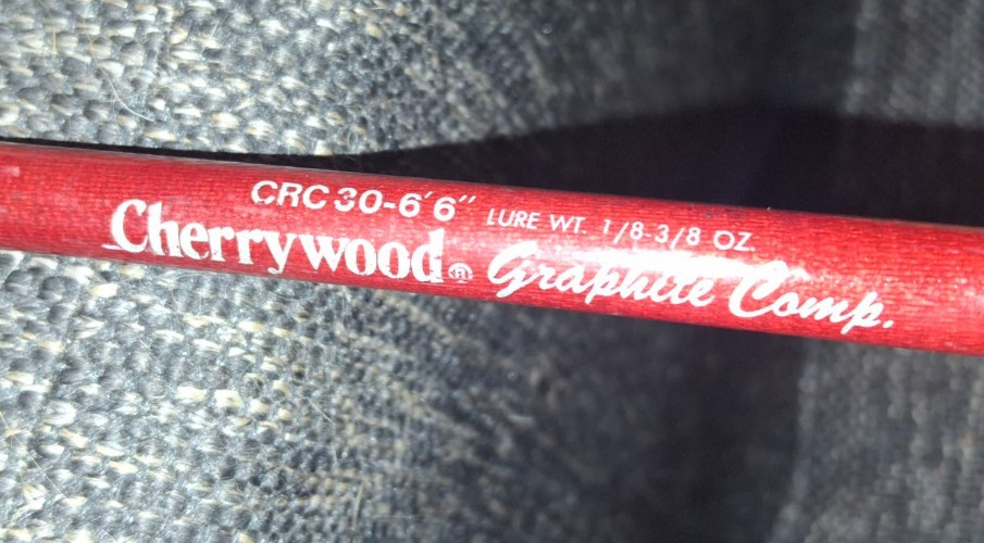 BERKLEY GRAPHITE ( 7 G.C.R.) CHERRYWOOD 2 PIECE FISHING ROD CRC30- 6′ 6″