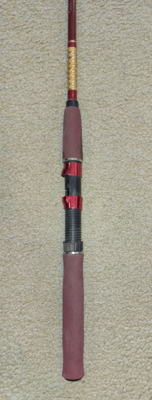 BERKLEY GRAPHITE ( 7 G.C.R.) CHERRYWOOD 2 PIECE FISHING ROD CRC30- 6′ 6″