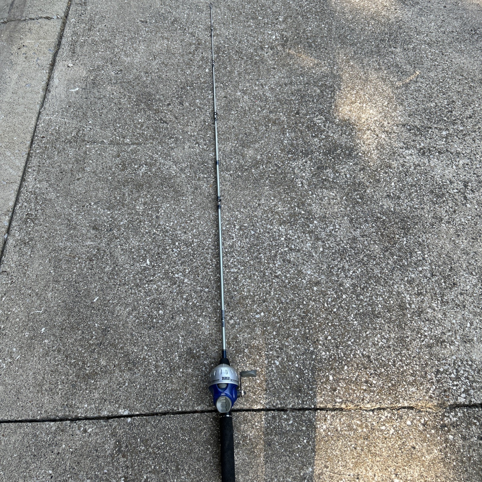 Zebco RT Series Spin cast Combo, Blue And Silver.