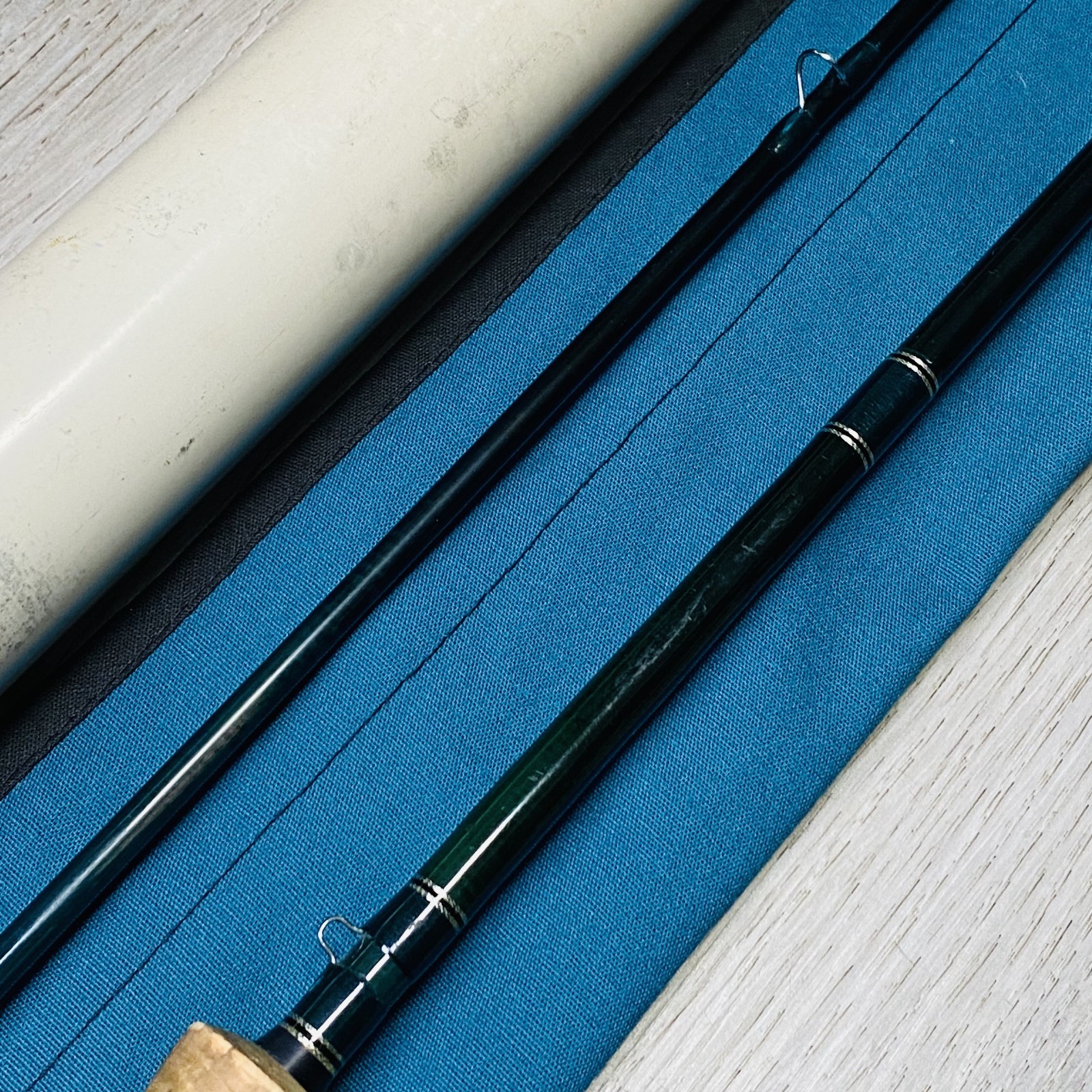 Sage Graphite IV 890 SP+ Fly Rod. 9 8wt. W/ Tube Sock.