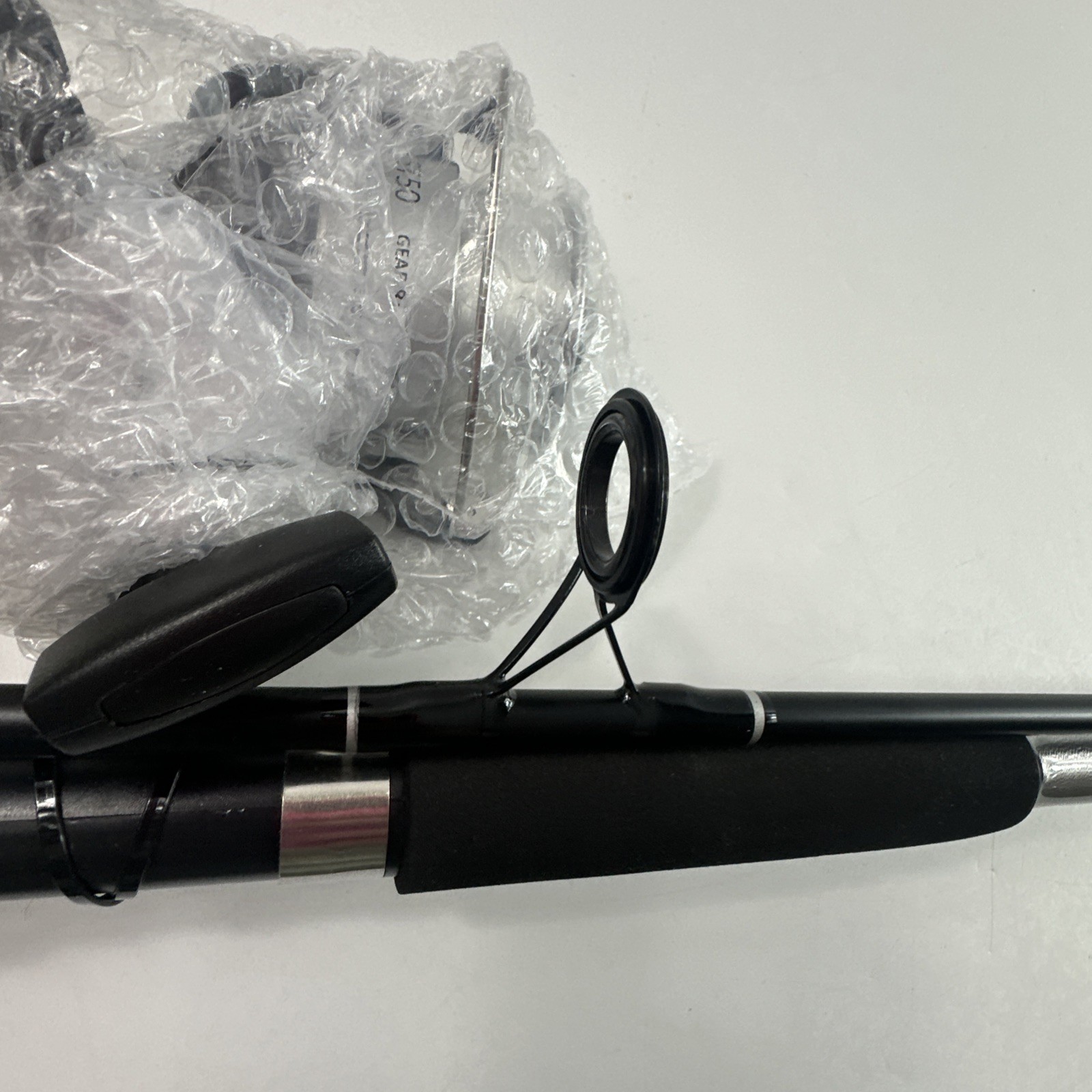 Sea Striker Fishing Pole and Reel SS8B LINE WEIGHT 10-25 JE21 ST5080 NEW