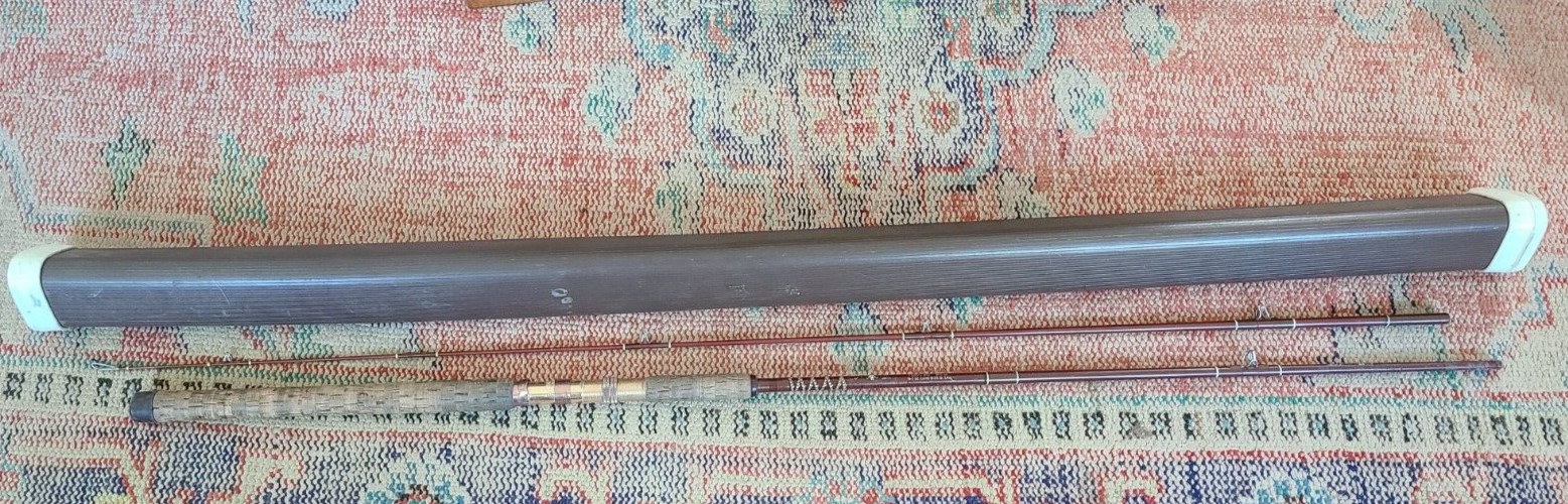 Vintage Fenwick FS85 8’6″ 8-15lb Spinning Rod & Plastic Carrying Case