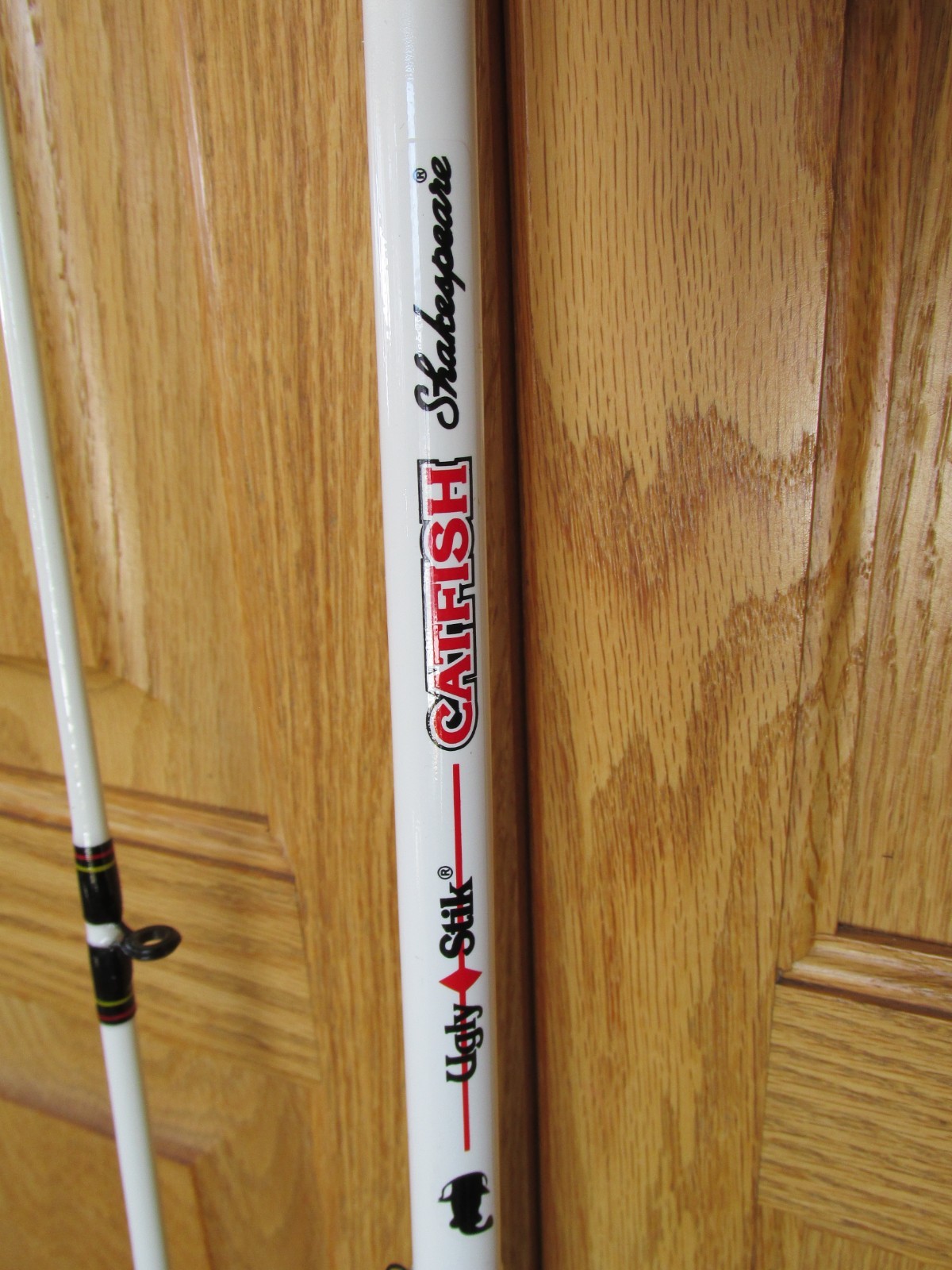 STRAIGHT BUTT! SHAKESPEARE UGLYSTIK CATFISH~8′ 2 pc~Casting Rod~Med Heavy USED