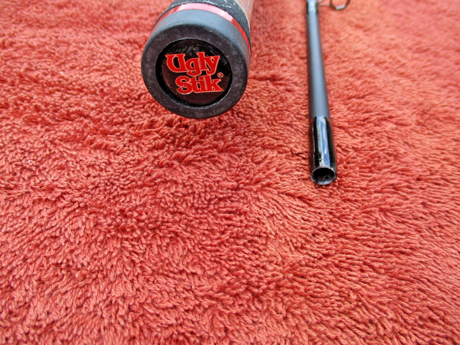 Shakespeare Ugly Stik GX2 2-piece Fishing Rod Tags still on 5″6″ Medium Action